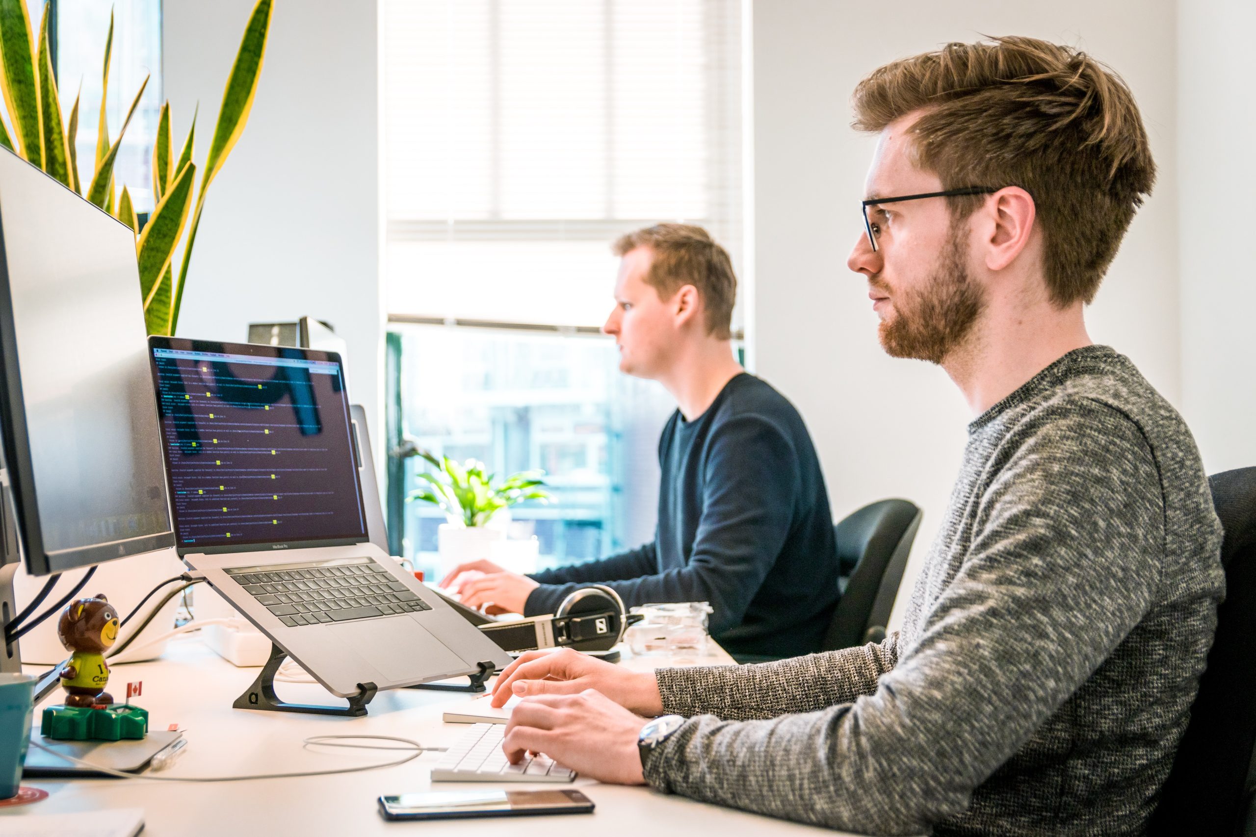 USU-Lösung für Hybrid Cloud Management verfügbar, Photo by Tim van der Kuip on Unsplash