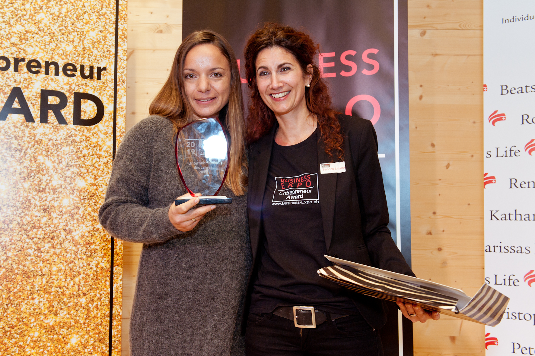 Am 7. Dezember 2019 fand die erste BUSINESS-EXPO mit dem Entrepreneur AWARD statt. 350, BusinessExpo2019, web