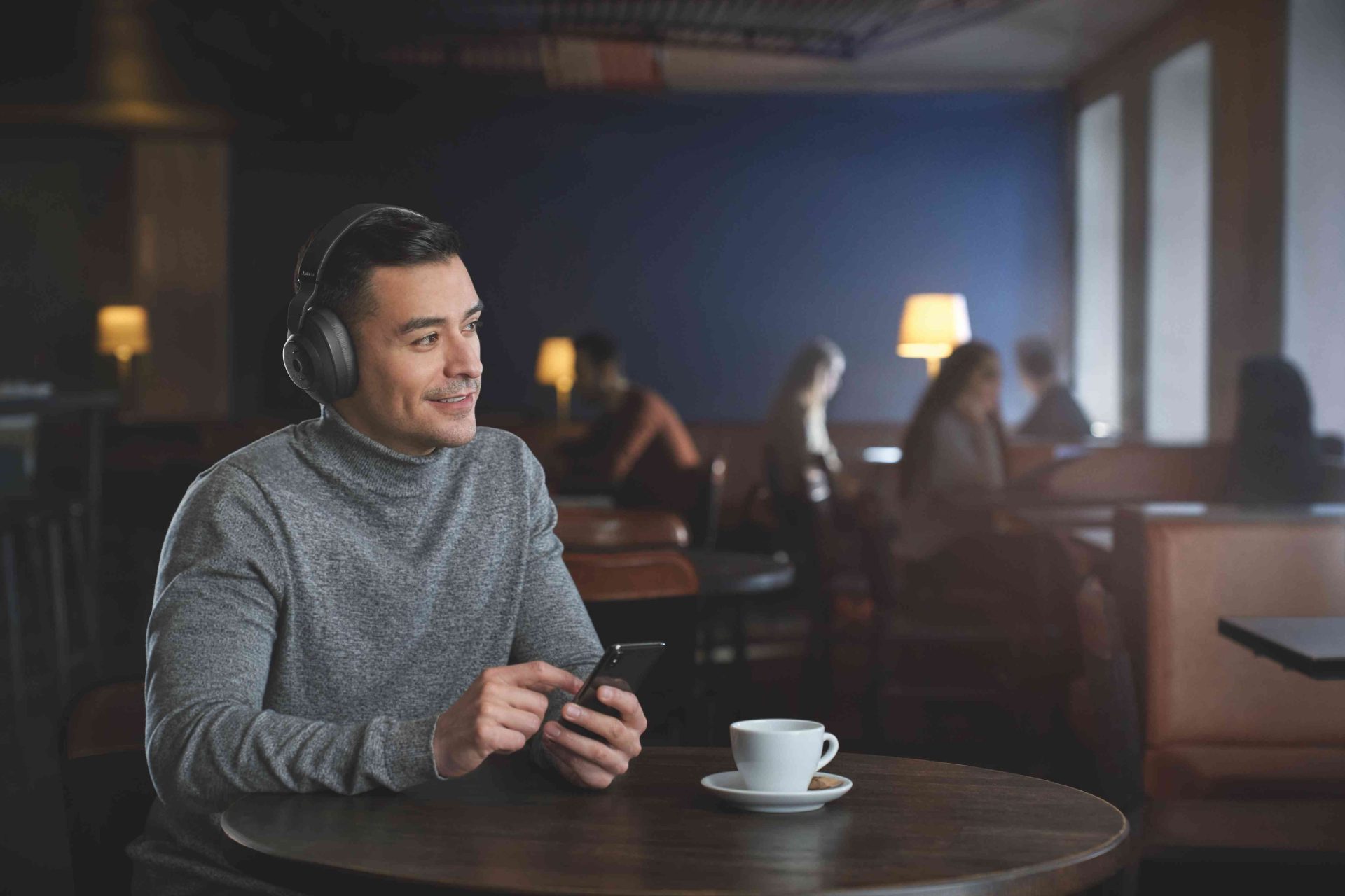 KI-Integration im Audio-Bereich: Smarte Technologien von Jabra Large, Elite-85h, Private, Black-Titanium