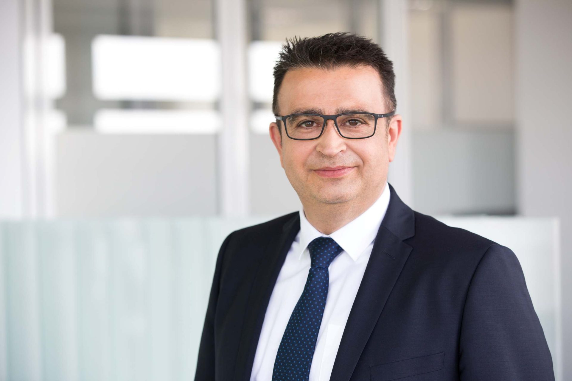 Mitel ernennt Manuel Ferre Hernandez zum Managing Director der Mitel Schweiz AG Manuel Ferre