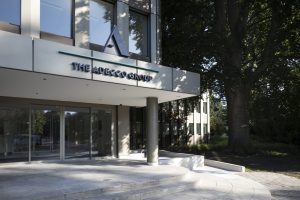 Die Adecco Group bildet eine Zusammenarbeit mit Microsoft, Generative KI, GenAI