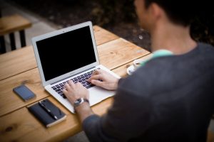 S4/HANA bekommt KI-Starthilfe, Photo by Alejandro Escamilla on Unsplash
