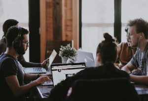 9 von 10 Arbeitnehmern sind von der Technologie an ihrem Arbeitsplatz frustriert, Freshworks, Photo by Annie Spratt on Unsplash