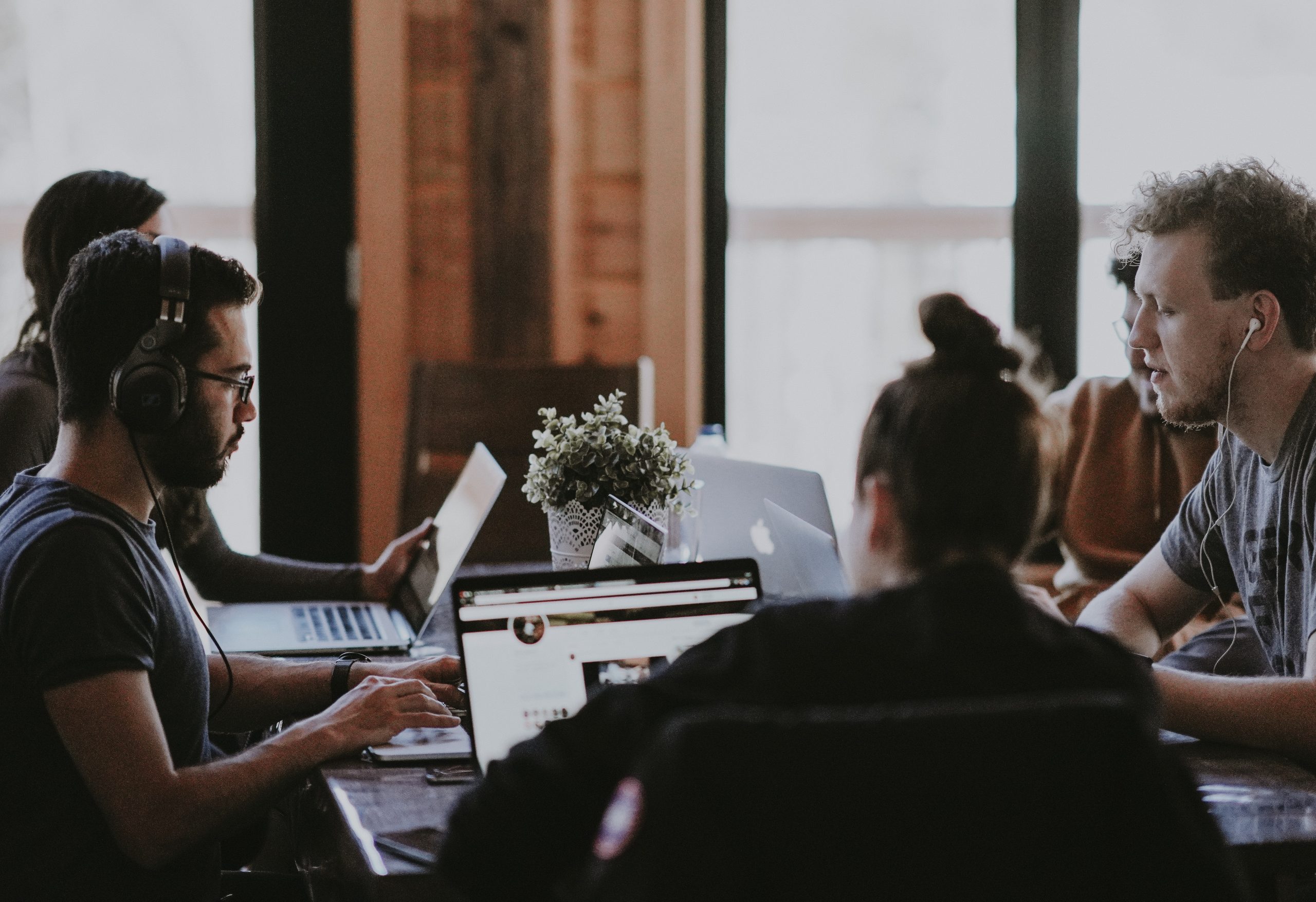 9 von 10 Arbeitnehmern sind von der Technologie an ihrem Arbeitsplatz frustriert, Freshworks, Photo by Annie Spratt on Unsplash