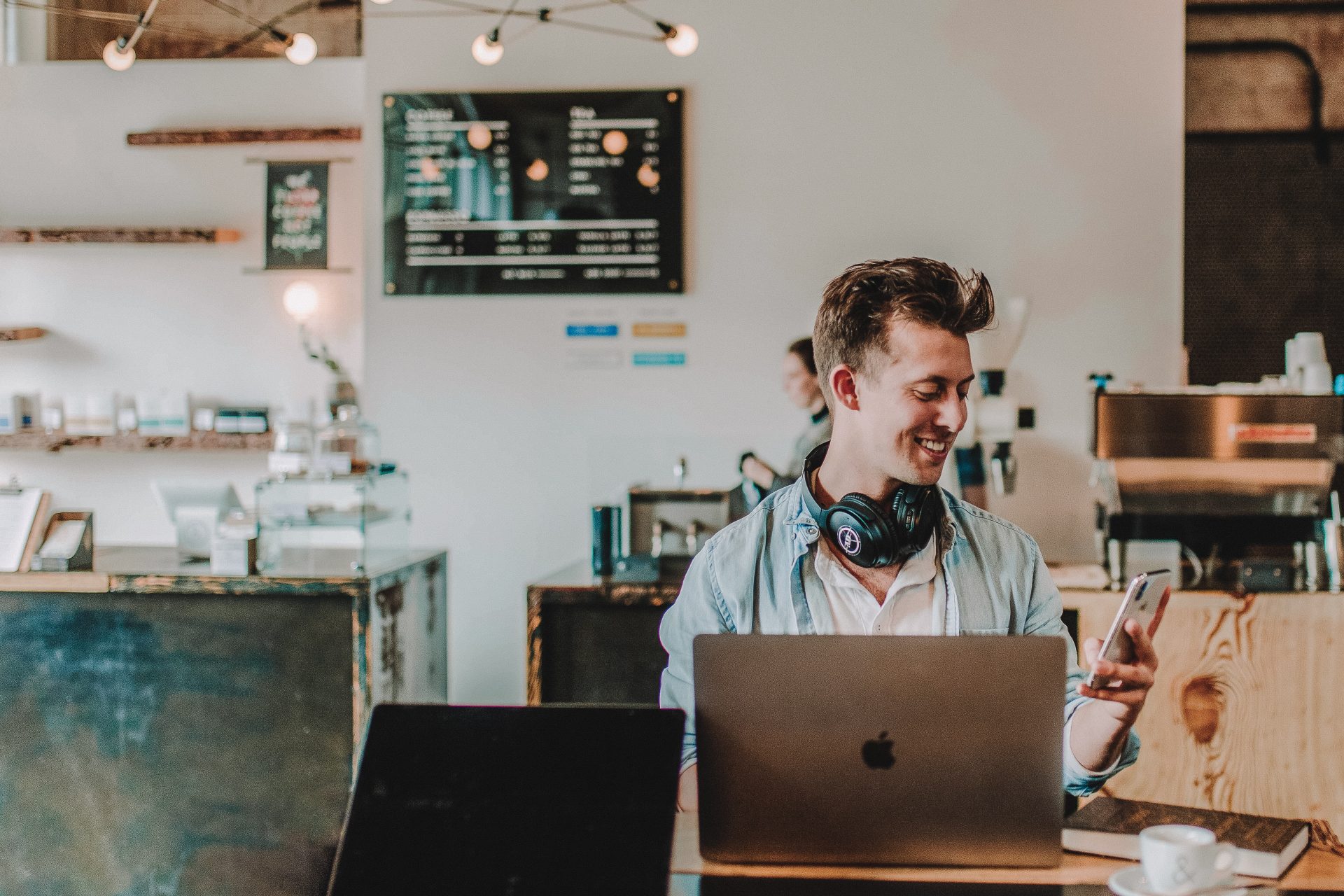 Die neue Version der ServiceNow-Plattform unterstützt Unternehmen bei den grössten Herausforderungen der hybriden Arbeitswelt Die neue Version der ServiceNow-Plattform unterstützt Unternehmen bei den grössten Herausforderungen der hybriden Arbeitswelt, Photo by Austin Distel on Unsplash