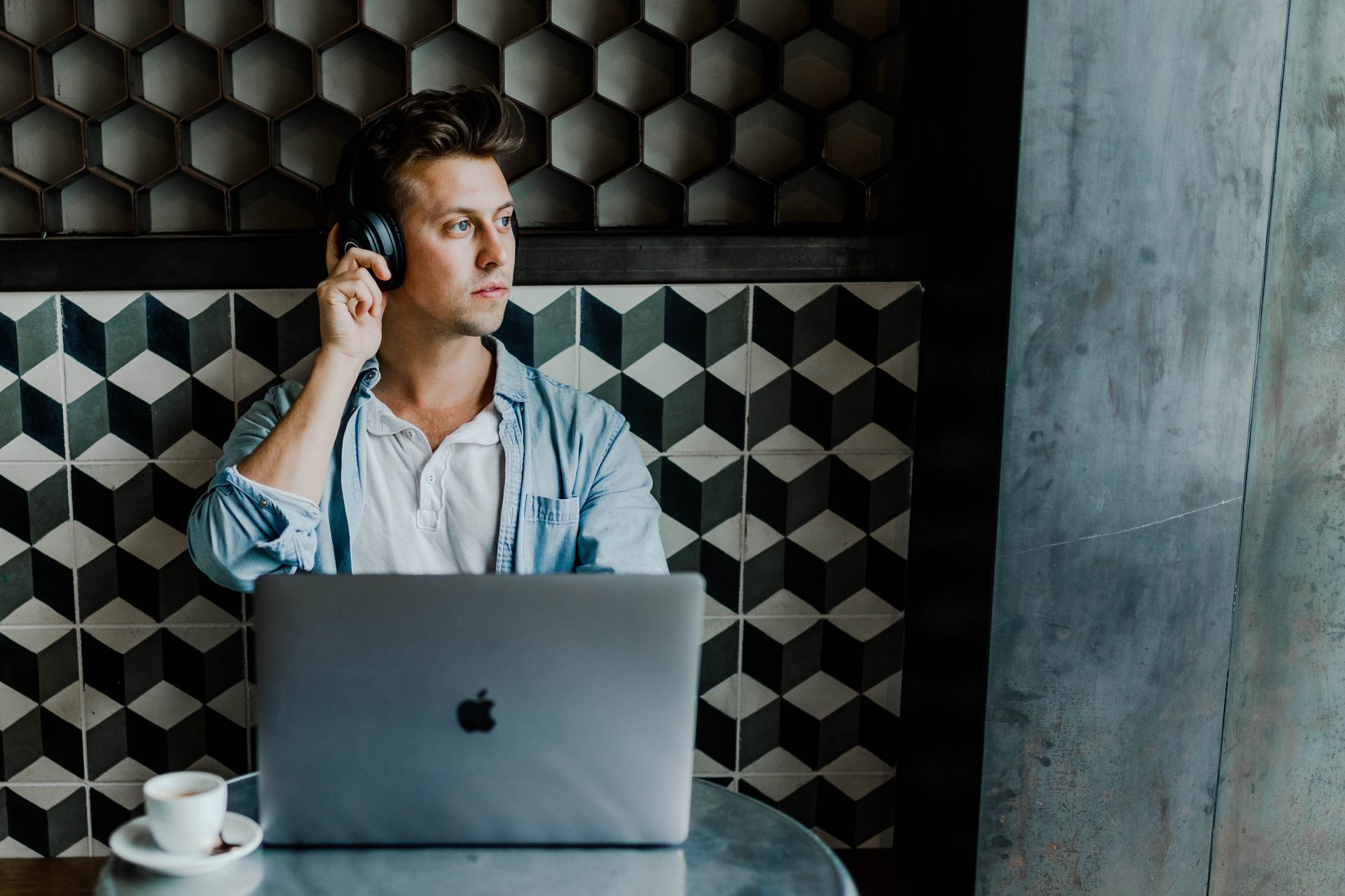 Harvard Business Review Studie: Kundenerlebnis ist viel mehr als durch NPS gemessen werden kann Harvard Business Review Studie: Kundenerlebnis ist viel mehr als durch NPS gemessen werden kann, Photo by Austin Distel on Unsplash
