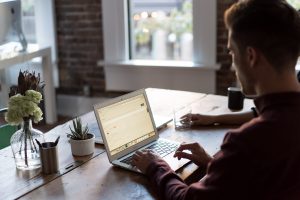 LogMeIn erweitert GoToConnect Contact Center-Angebot, Photo by Bench Accounting on Unsplash