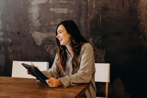 , Swisscom, Contact Center: Modulare Bausteine für den professionellen KundendienstPhoto by Brooke Cagle on Unsplash