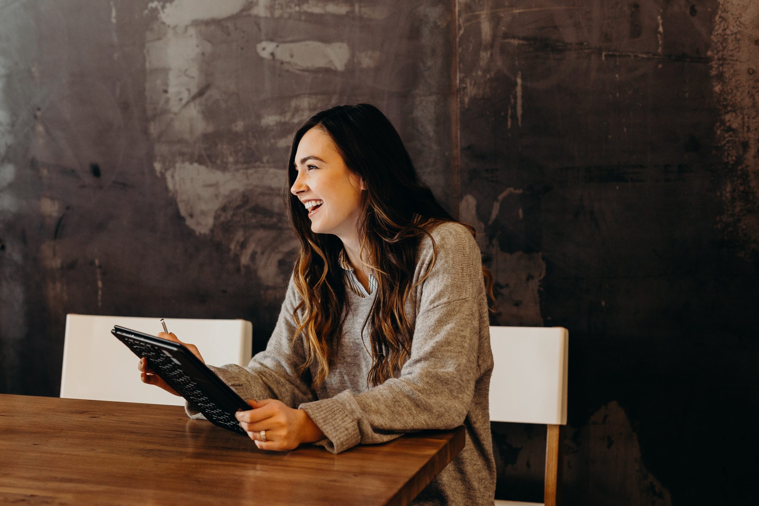 , Swisscom, Contact Center: Modulare Bausteine für den professionellen KundendienstPhoto by Brooke Cagle on Unsplash