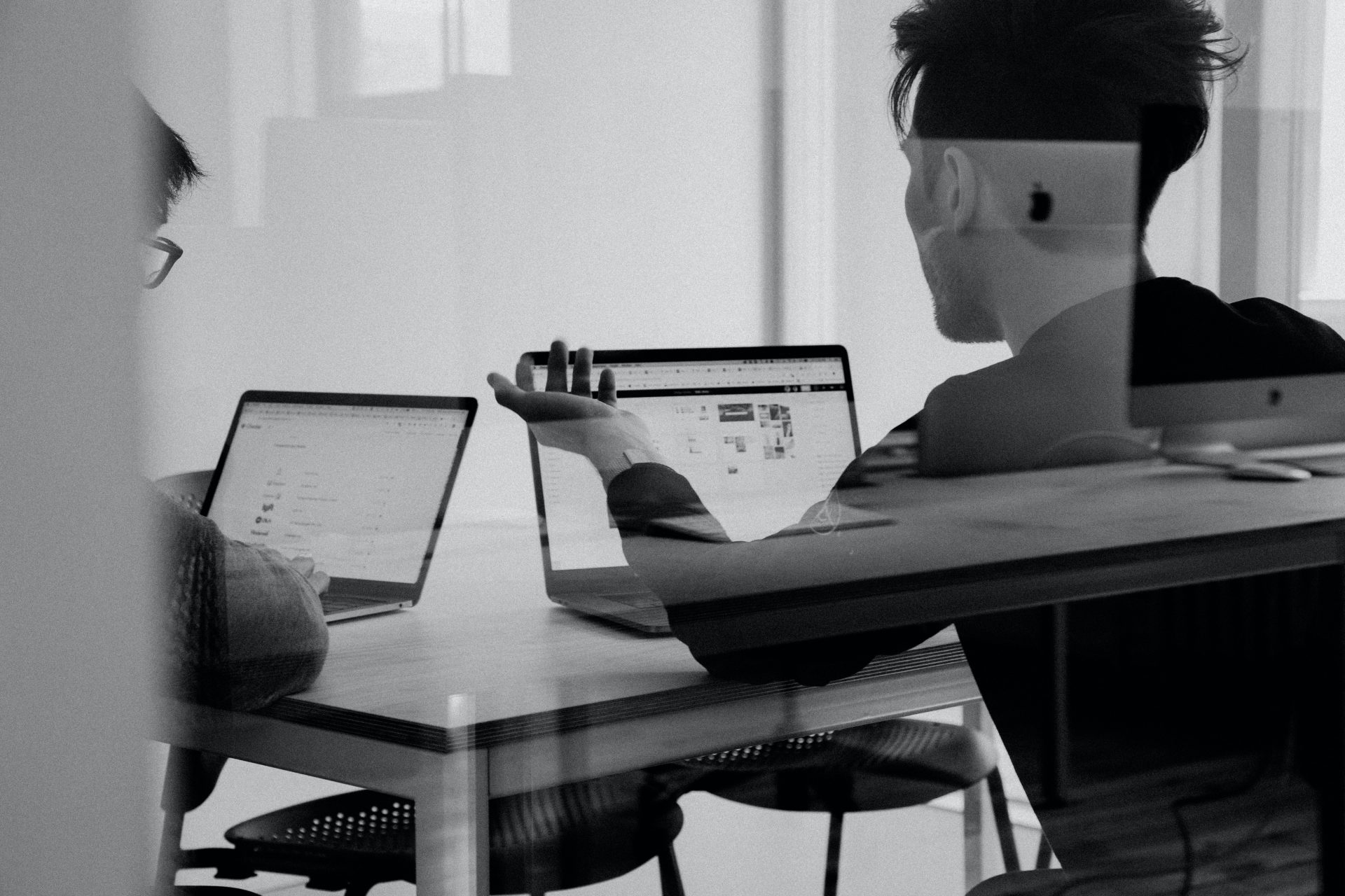 USU setzt mit aktiver Wissensmanagement-Lösung international Massstäbe im Kundenservice USU setzt mit aktiver Wissensmanagement-Lösung international Massstäbe im Kundenservice, Photo by Charles Deluvio on Unsplash