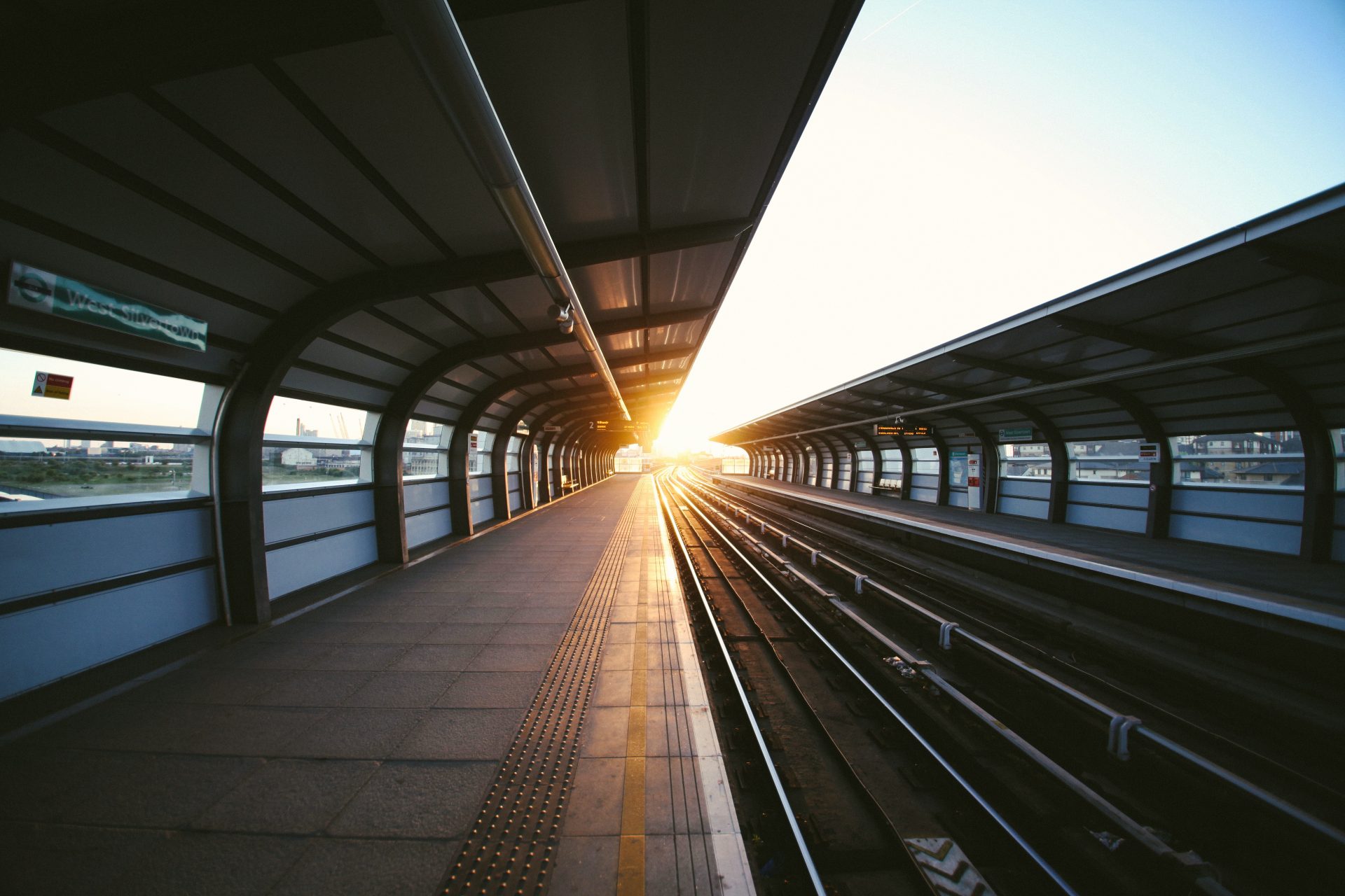Kundenbetreuung per Messaging: SNCF Connect und Alcméon als Vorbild Kundenbetreuung per Messaging: SNCF Connect und Alcméon als Vorbild, Photo by Charles Forerunner on Unsplash