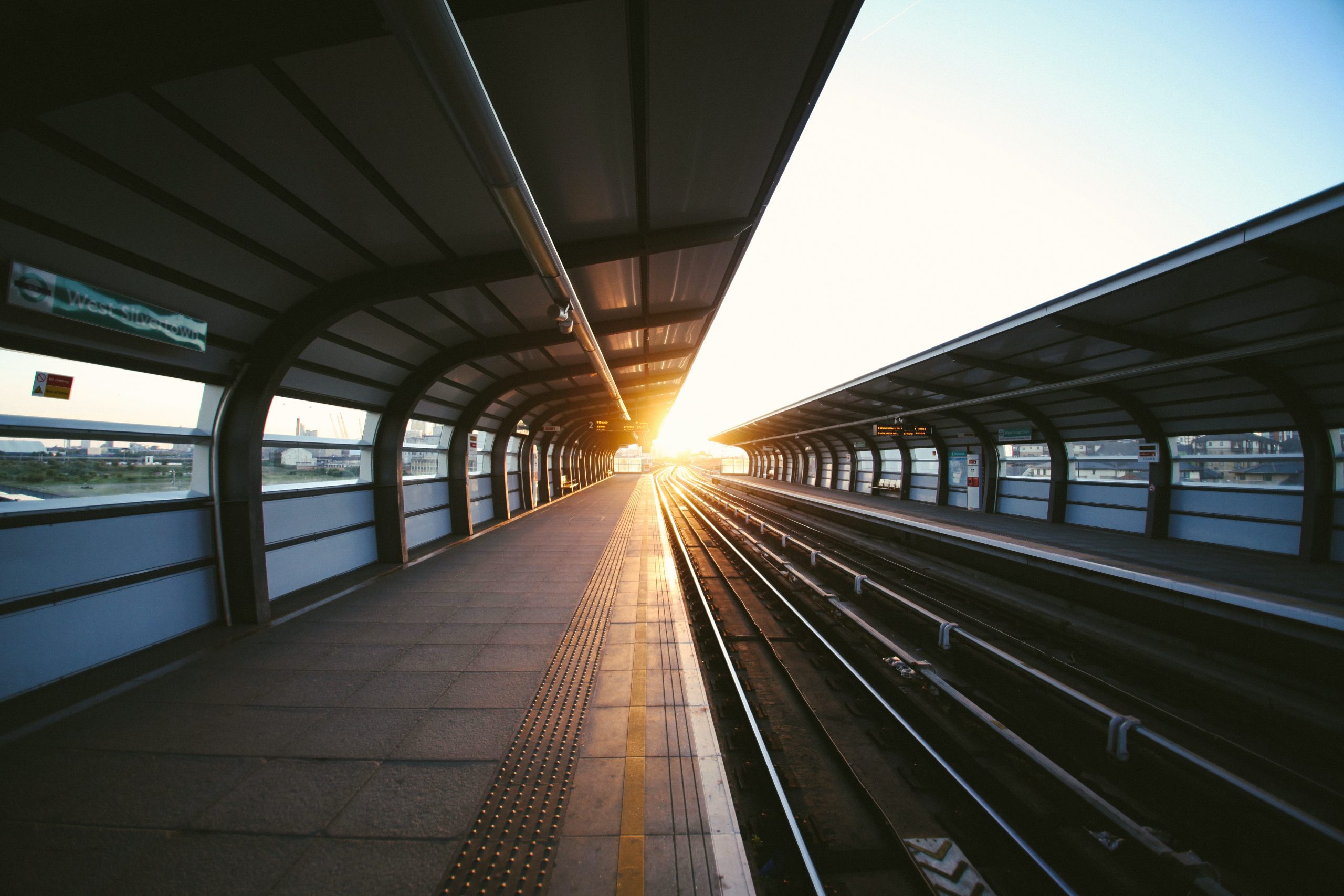 Kundenbetreuung per Messaging: SNCF Connect und Alcméon als Vorbild, Photo by Charles Forerunner on Unsplash