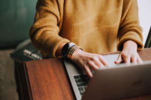 IFZ Conversational Insurance Studie 2022, Spitch, Photo by Christin Hume on Unsplash