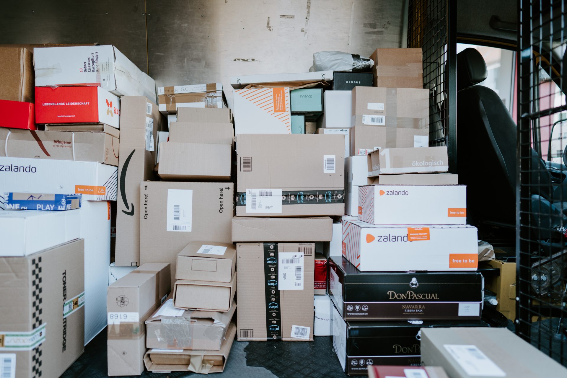 Retouren – das „dicke Ende“ für den eCommerce Mittelstand? Retouren – das dicke Ende fuer den eCommerce Mittelstand, Photo by Claudio Schwarz on Unsplash