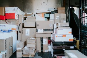 Retouren – das dicke Ende fuer den eCommerce Mittelstand, Photo by Claudio Schwarz on Unsplash