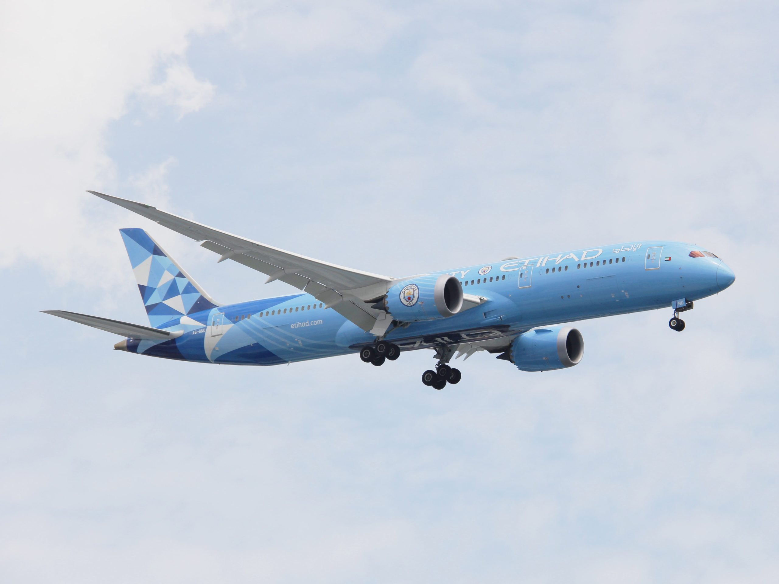 Etihad Airways startet mit Spitch-Sprachsystem, Photo by Fasyah Halim on Unsplash