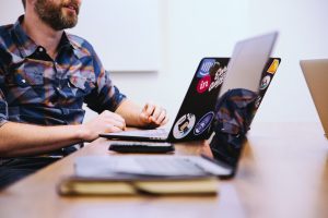 Steigende Kundenerwartungen: Außergewöhnlicher Service wird zum neuen Standard, Photo by Headway on Unsplash