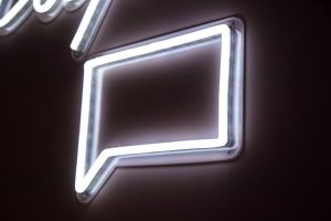 Die Zukunft der Customer Experience – Mensch oder Maschine?, Photo by Jason Leung on Unsplash