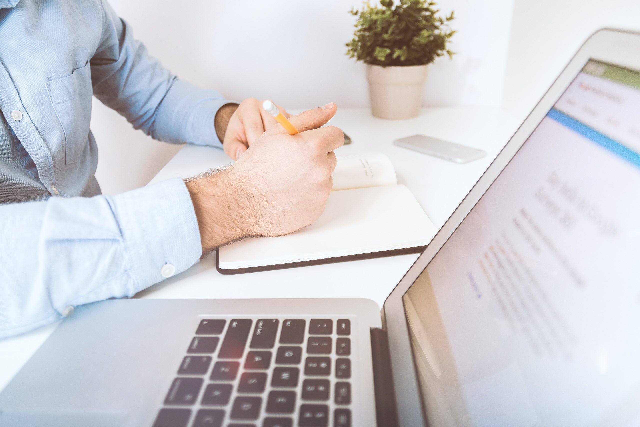 Servicefaktor Kanalvielfalt: Auch Versicherungskunden wollen „mehr“, Photo by JESHOOTS.COM on Unsplash