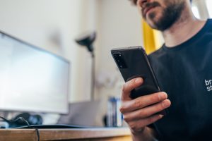 Spitch - Banken stellen auf Sprachbiometrie für Telefonbanking um, Photo by Jonas Leupe on Unsplash