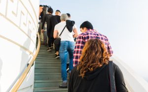 Damit die Covid-Zertifikat-Überprüfung nicht zu einem Warteschlangen-Albtraum wird, Photo by Levi Jones on Unsplash