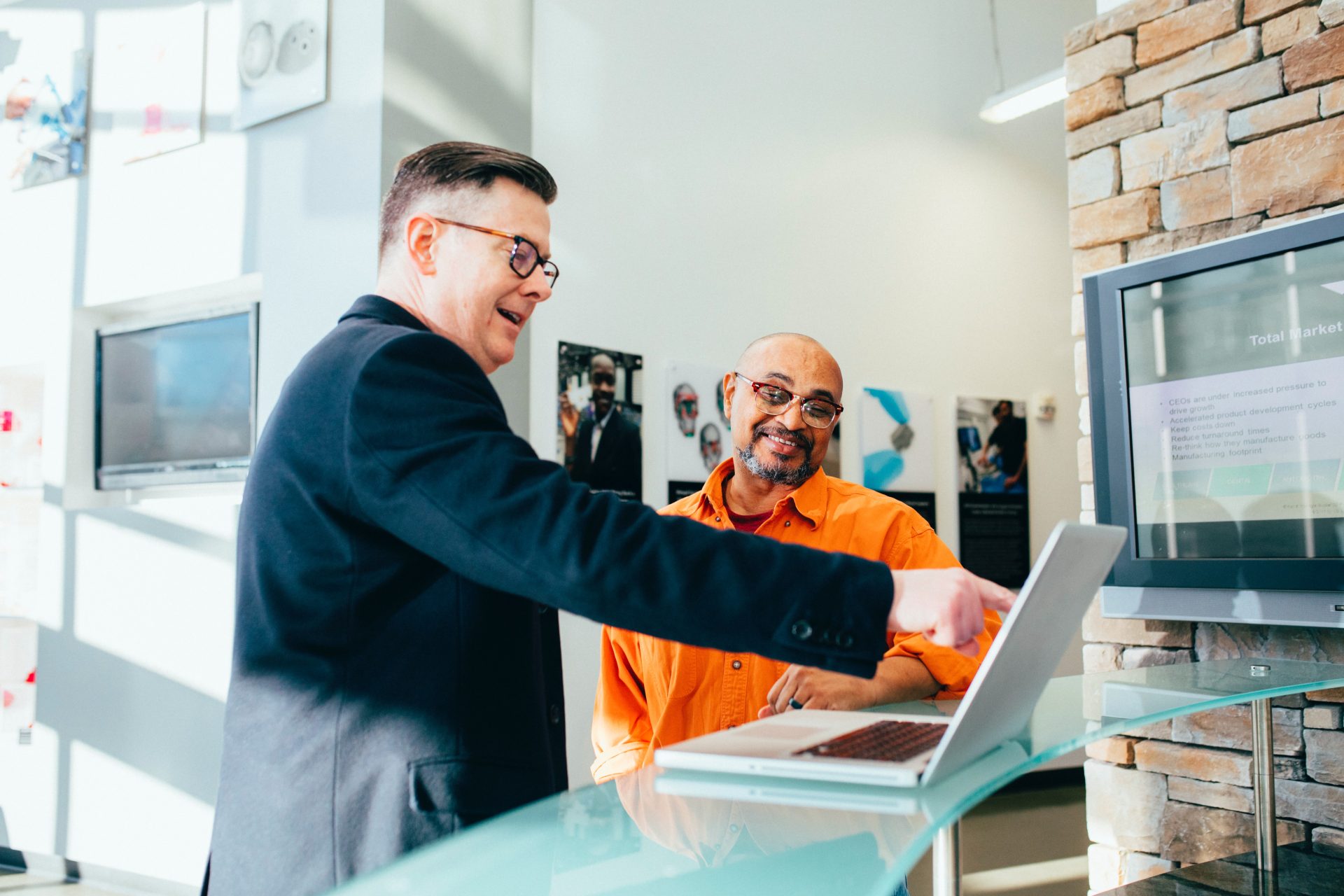 Social Selling: Warum Telefonakquise keine Aufgabe des Vertriebs ist Social Selling: Warum Telefonakquise keine Aufgabe des Vertriebs ist, Photo by LinkedIn Sales Solutions on Unsplash