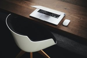 Aktuelle Umfrage von ABRA zeigt den digitalen Reifegrad von Schweizer KMU, Photo by Luca Bravo on Unsplash
