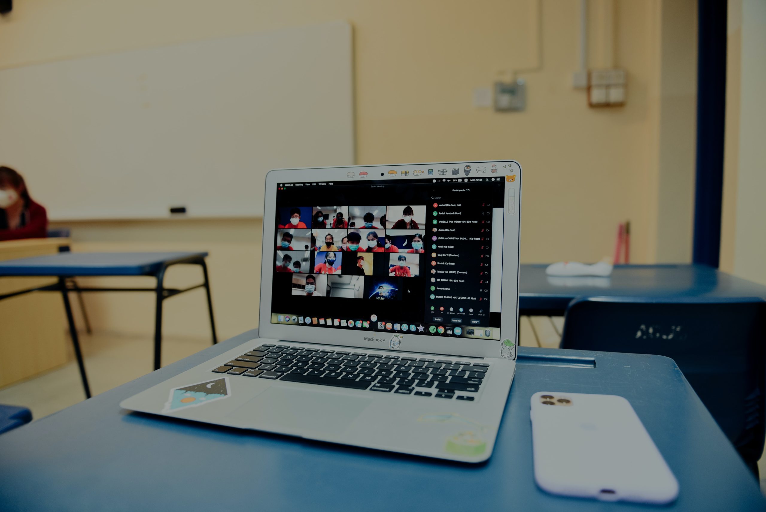 Homeoffice, Remote-Work, LogMeIn, Photo by lucas law on Unsplash