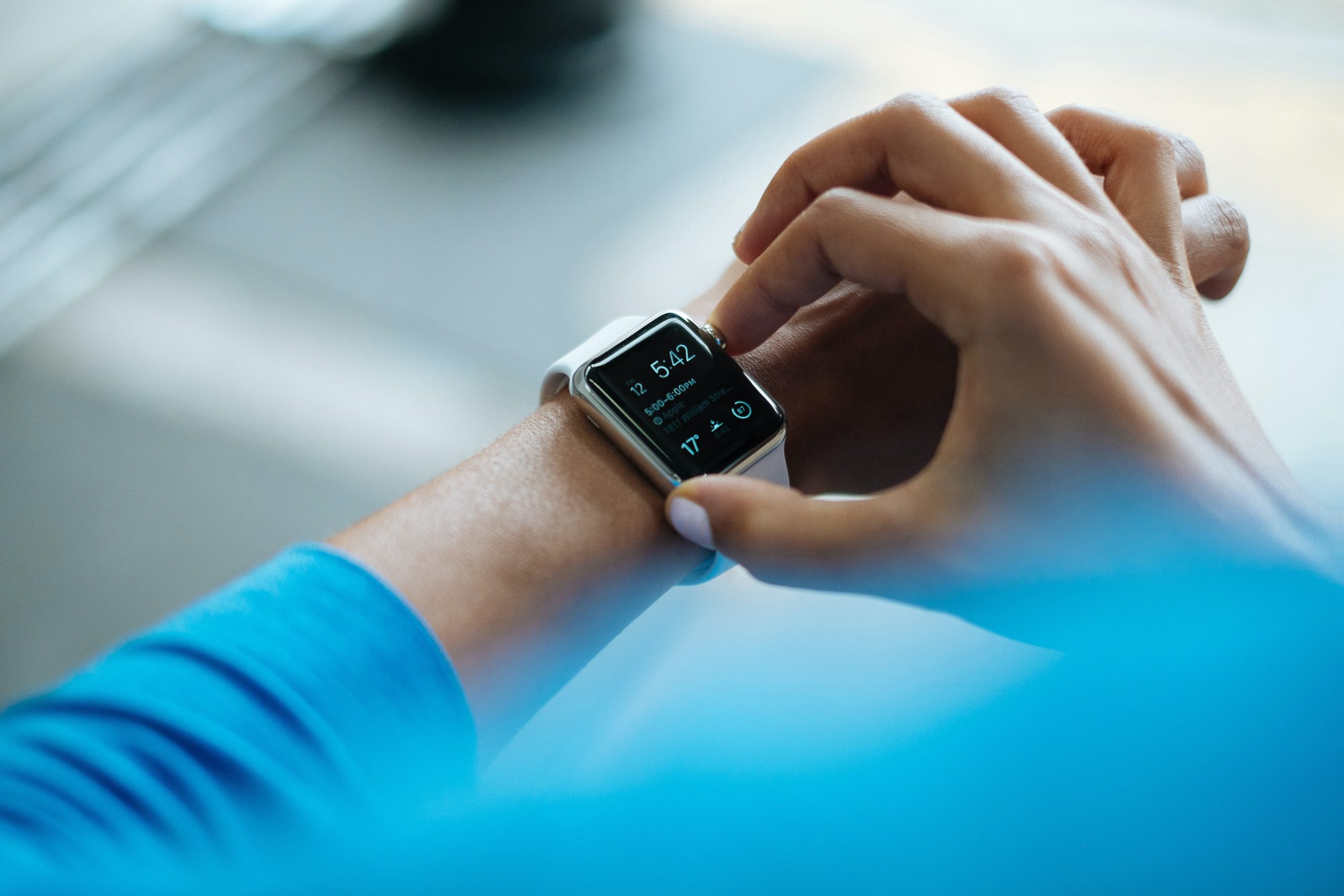 Aufholbedarf im Gesundheitswesen: Die KI ist noch im Wartezimmer, Photo by Luke Chesser on Unsplash