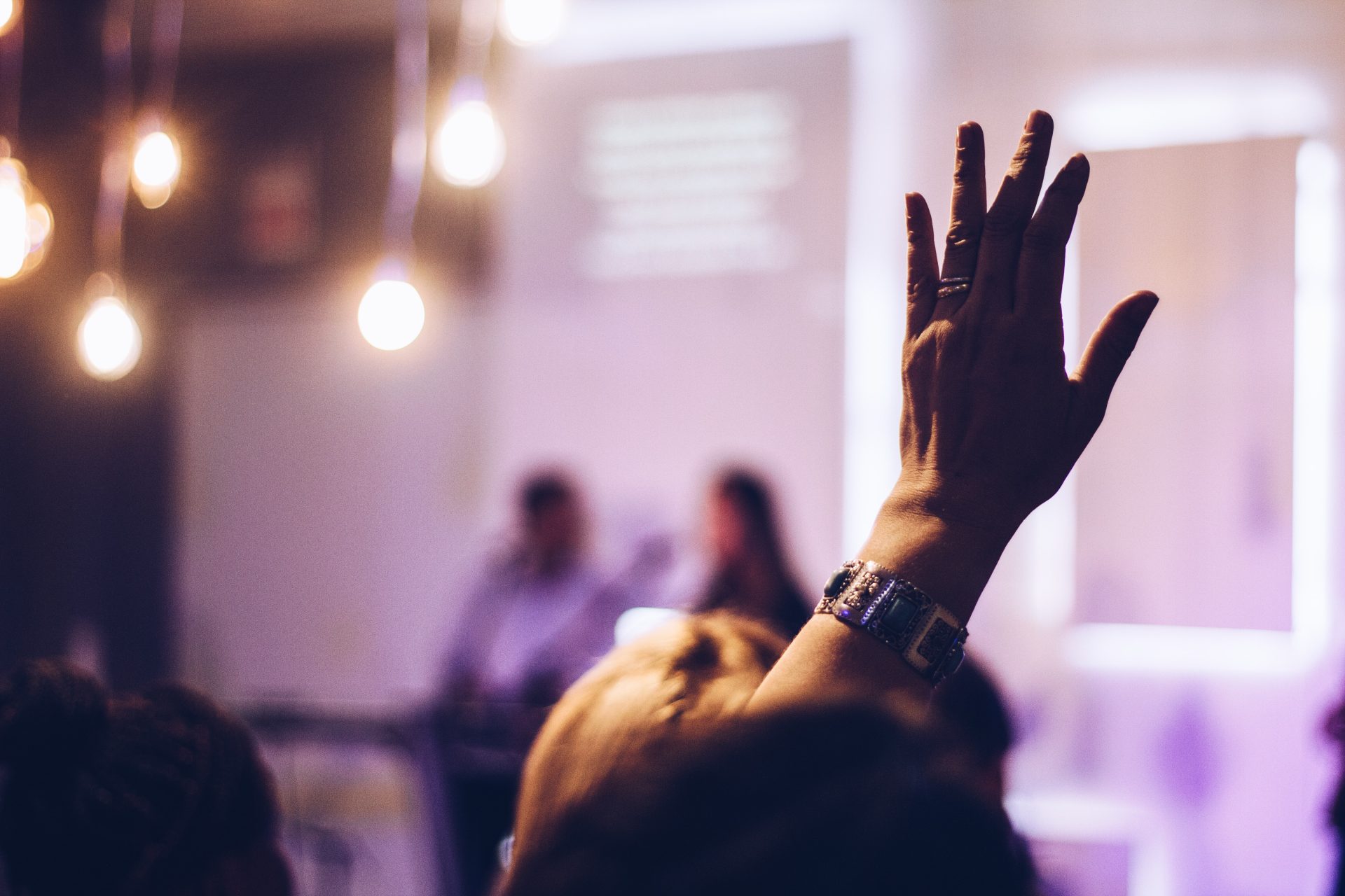Grossgruppenworkshops sind wieder im Kommen Grossgruppenworkshops sind wieder im Kommen, Photo by Marcos Luiz Photograph on Unsplash
