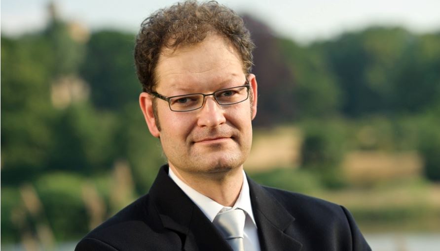 Vertragsabschluss auf der Skipiste matthias stauch
