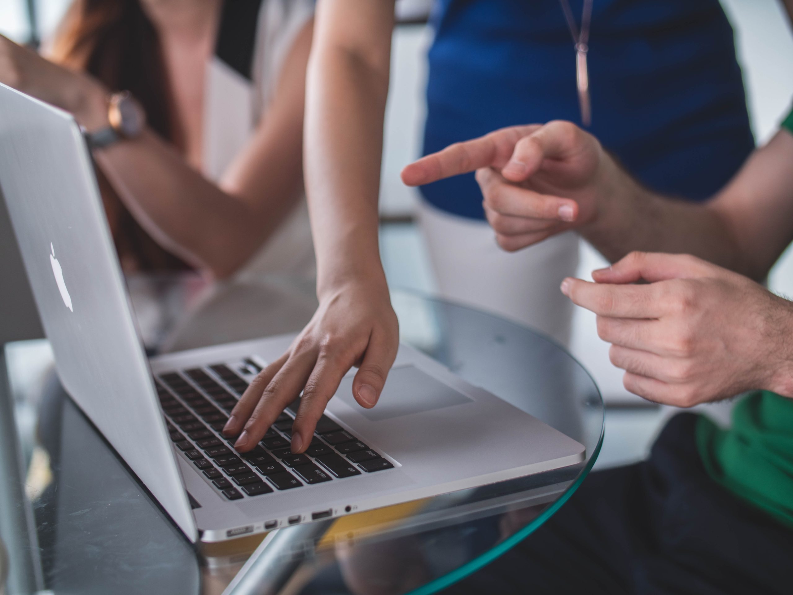 Die neue Führungsrolle des Marketings, Sybit, Photo by Mimi Thian on Unsplash