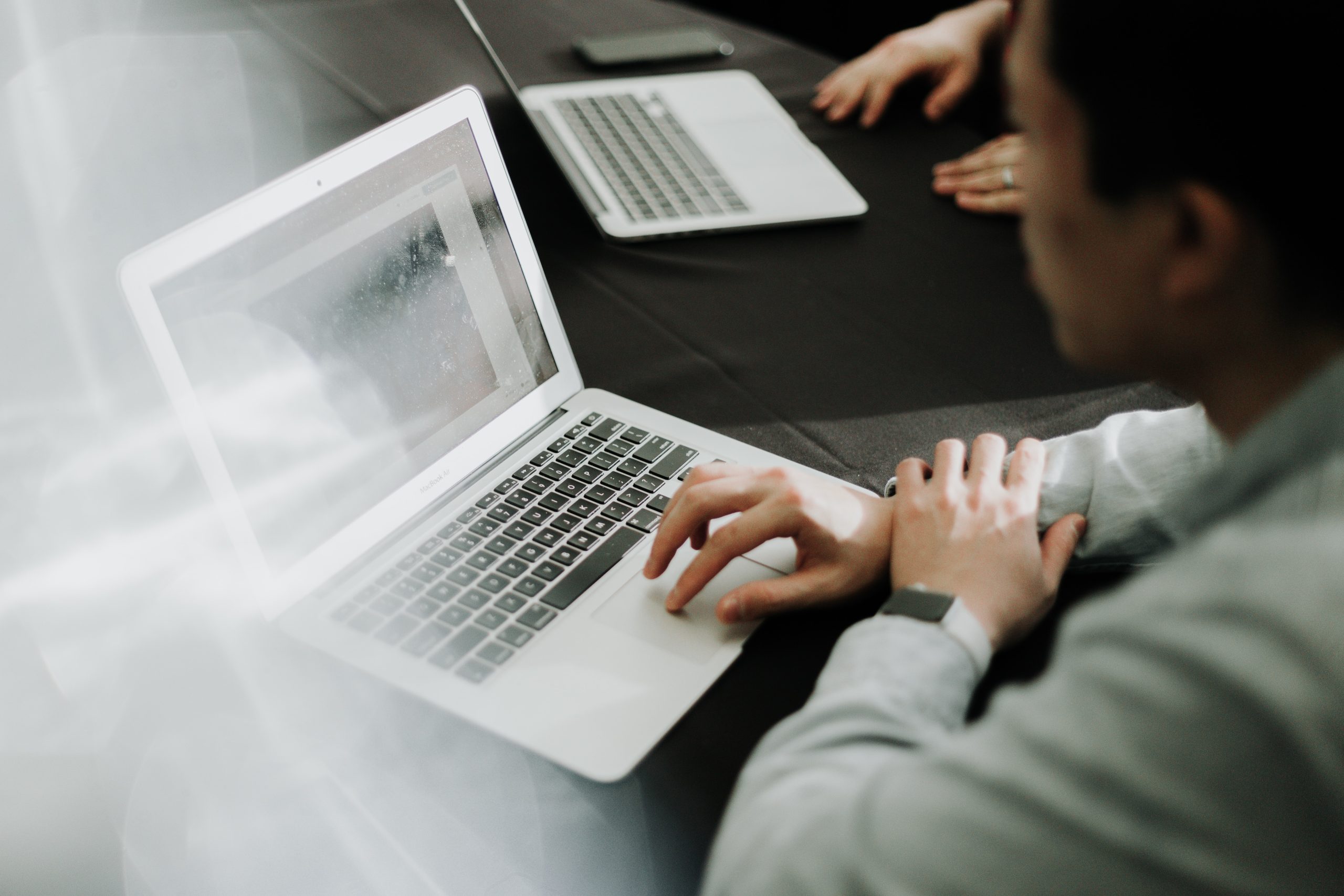 Genesys ernennt Helen Briggs zum Senior Vice President und General Manager für EMEA, Photo by Priscilla Du Preez on Unsplash