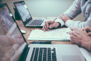 Intelligente Automatisierung braucht Führungskräfte und Fachabteilungen, Photo by Scott Graham on Unsplash